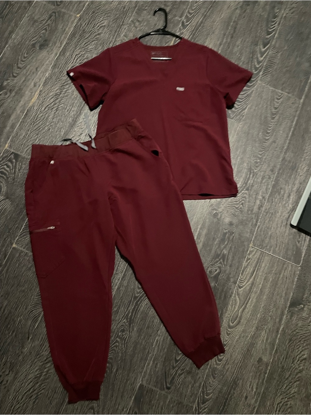 FIGS Burgundy Scrub Set Top Large Joggers XL petite